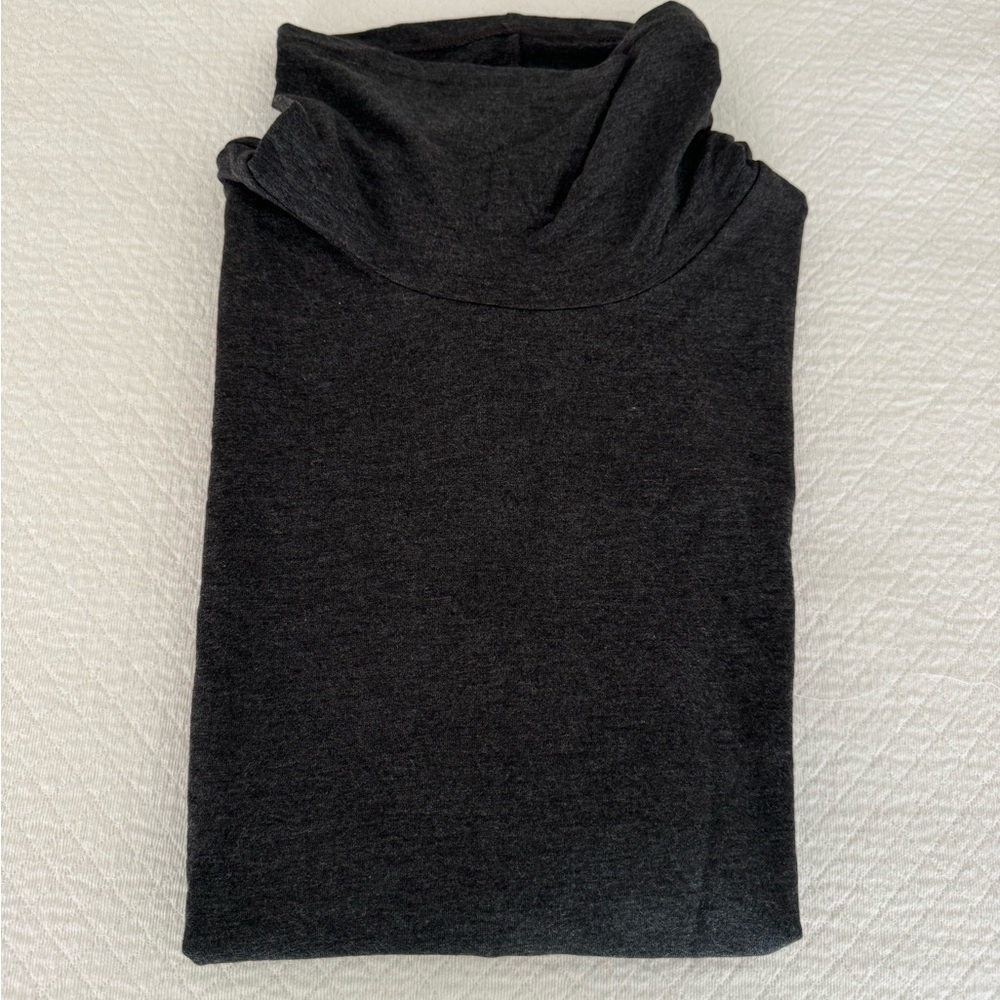 CABI short sleeve A-line grey turtleneck top size L - Picture 2 of 8